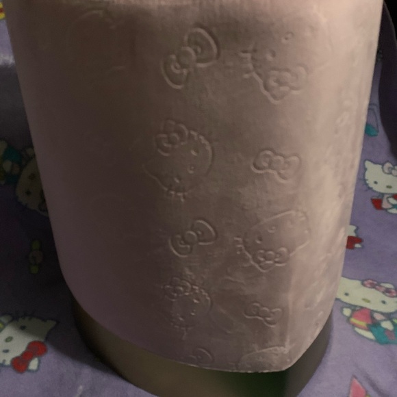 Hello Kitty Vanity stool - Picture 5 of 9